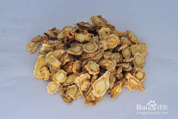 老人手抖能治疗好吗