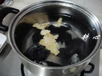 当归红枣煲乌鸡