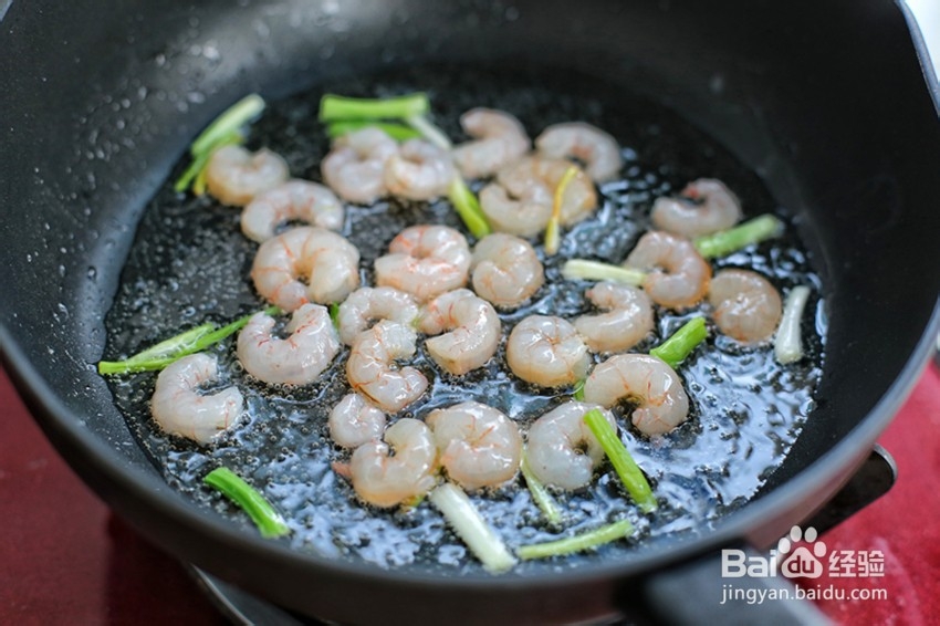 怎么做葱油虾仁炒面