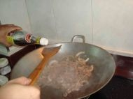 洋葱牛肉的做法