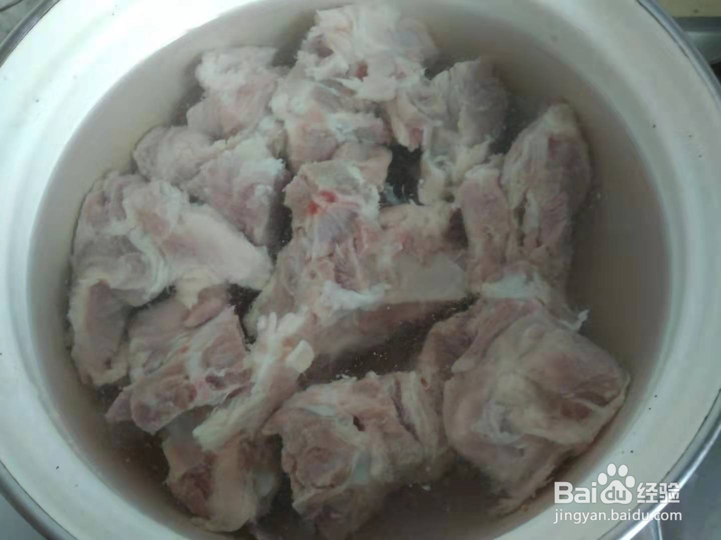 萝卜小排汤的做法