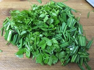 教你怎么做野韭菜野水芹炒蛋