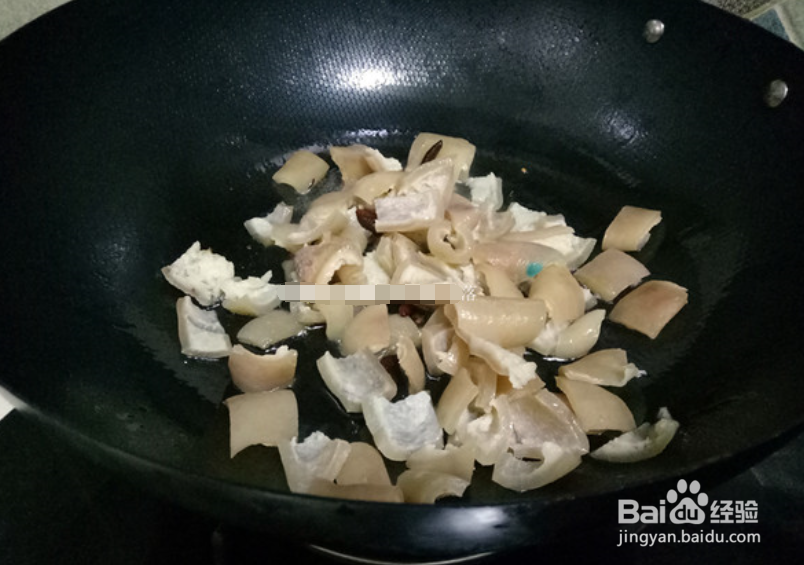 胡萝卜烧肉皮的做法