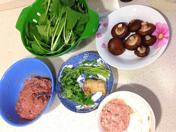 香菇蔬菜双丸汤