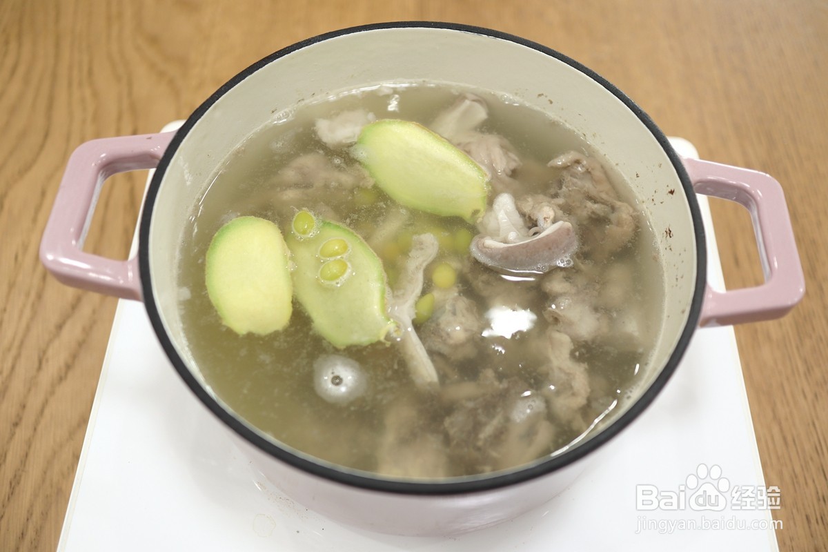 如何做出猪肚白果鸡汤?
