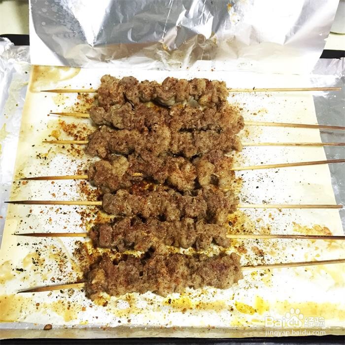 如何制作一份烤羊肉串？