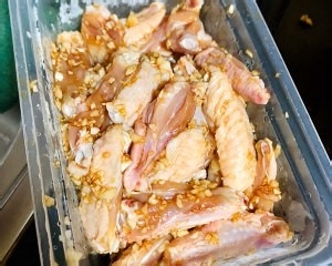 皮脆肉嫩的蒜香鸡翅