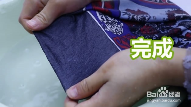 发泡胶弄衣服上怎么清洗