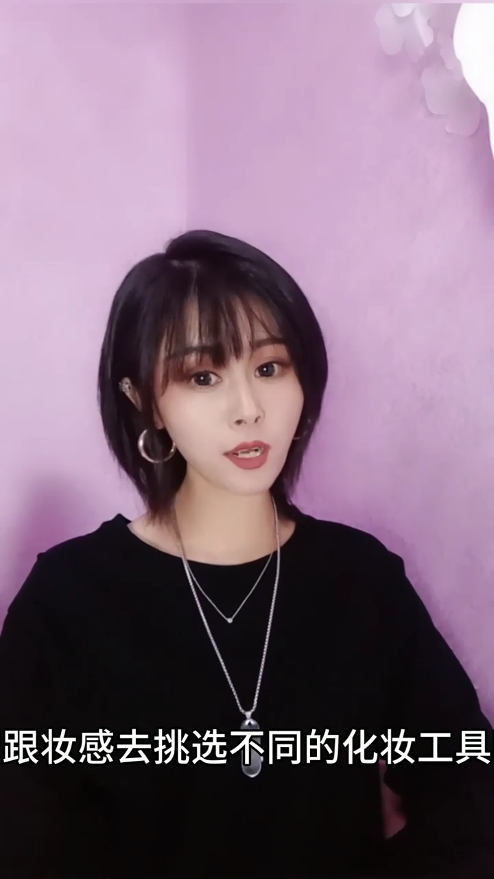 眼线水笔和眼线胶笔哪个好用