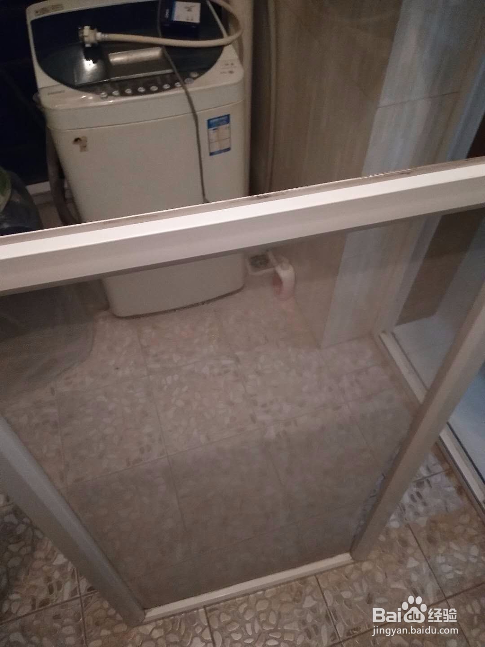 塑钢窗纱窗时间久了，拉开容易脱轨