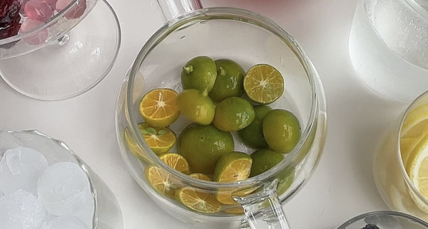 雪碧青桔蔓越莓饮