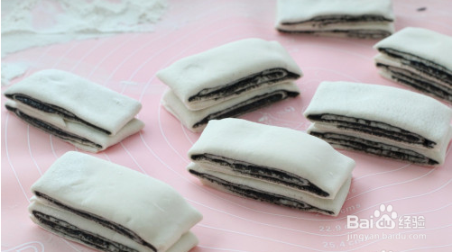 黑芝麻酱花卷的做法