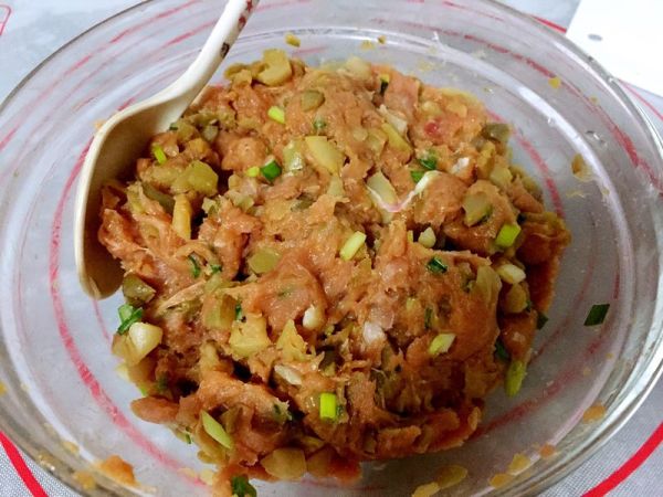 酥皮榨菜鲜肉月饼