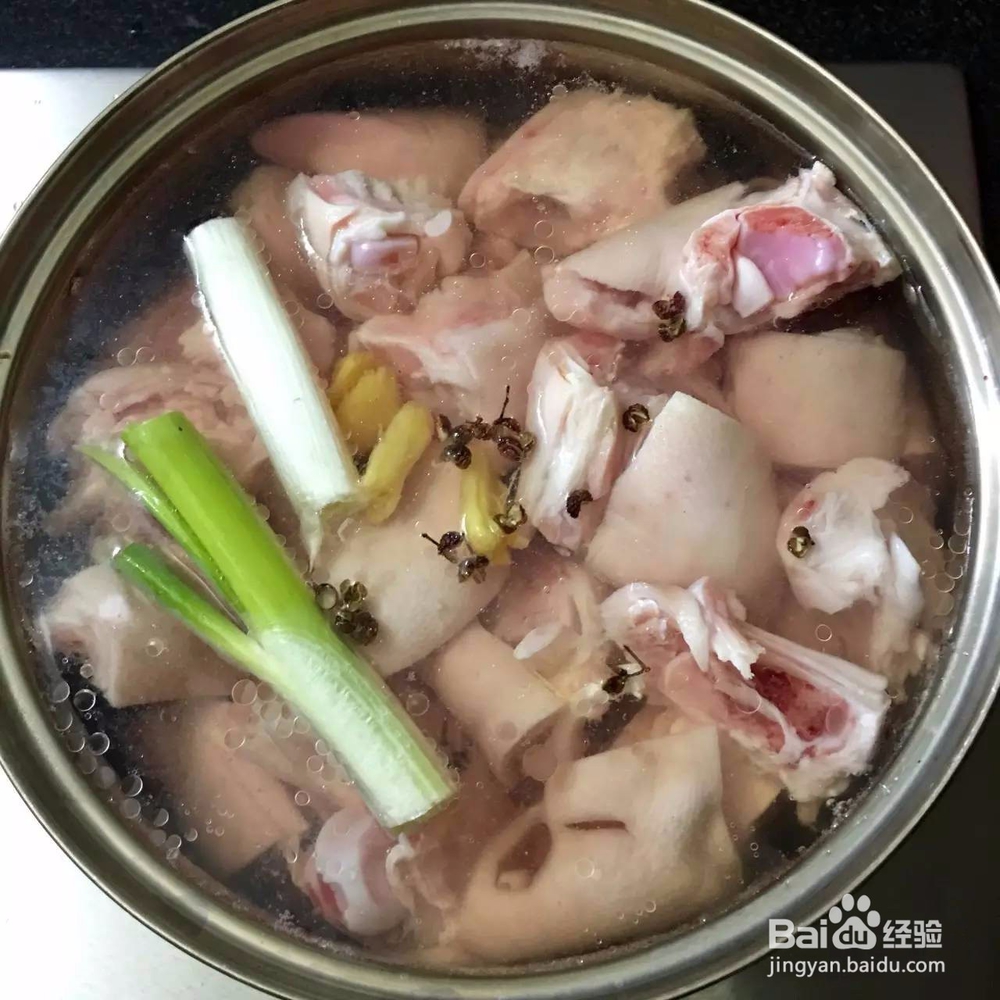 大厨教你做地道的卤猪蹄，比外面买的好吃一百倍