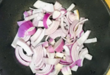 如何做洋葱炒鸡蛋