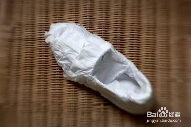 白鞋洗完后出现黄渍怎么去掉