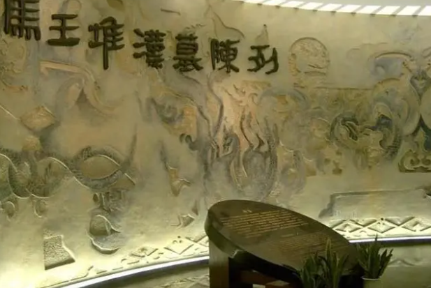 西汉时期墓葬被命名为什么的这批墓葬结构宏伟复杂