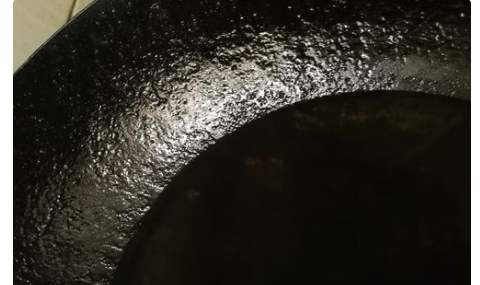 如何清除锅底烧糊的黑垢
