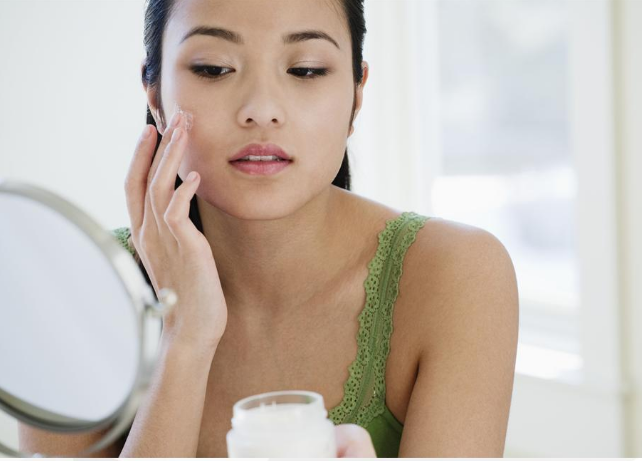 面部精华和面霜可以一起用吗