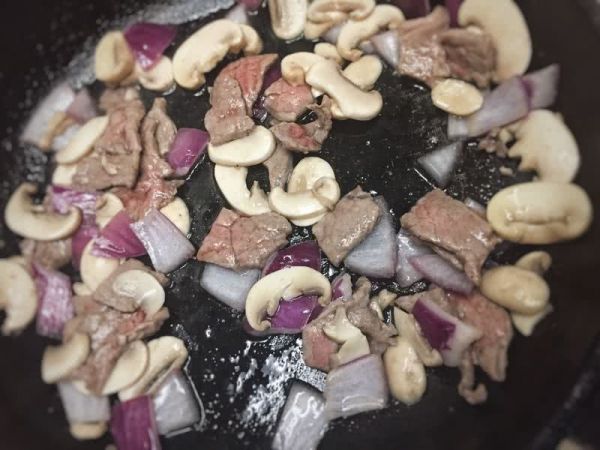 芝士焗黑椒牛肉意面