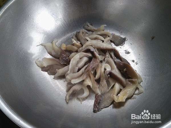 凤尾蘑炒油菜的做法