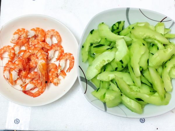 减脂餐虾仁青瓜