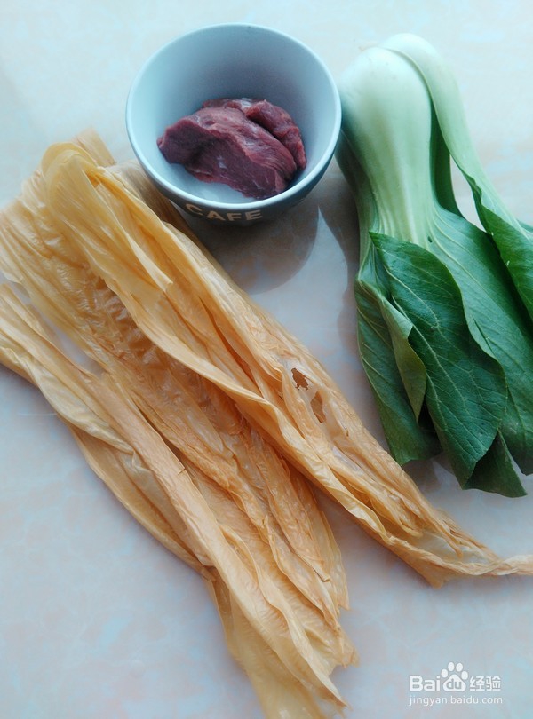 油菜腐竹炒肉的步骤