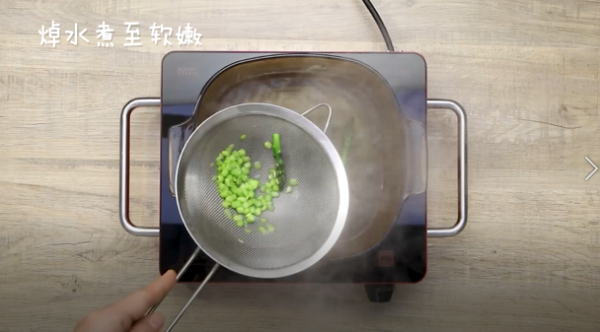 芦笋银鳕鱼星星面