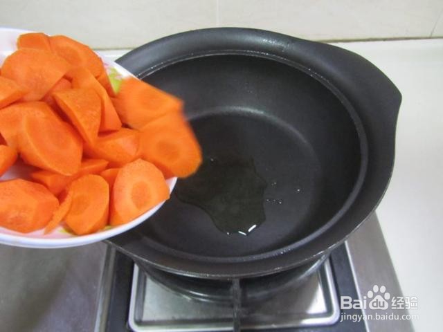 胡萝卜羊肉煲的制作