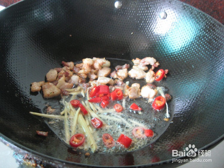 酸菜炒五花肉的家常做法