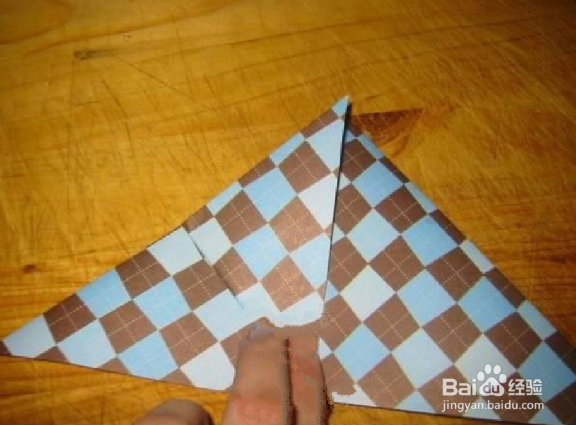 如何制作一朵纸玫瑰花?