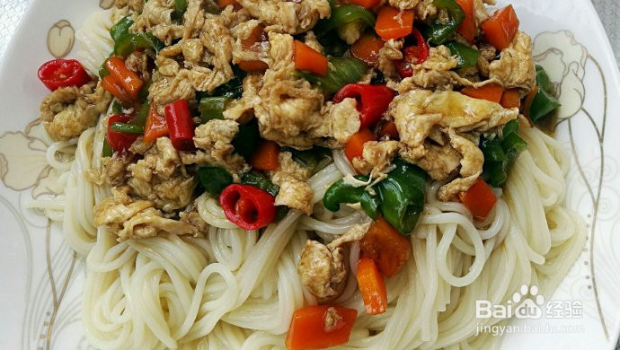 青椒鸡蛋面的做法