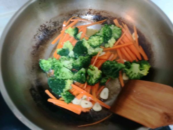 西兰花炒胡萝卜