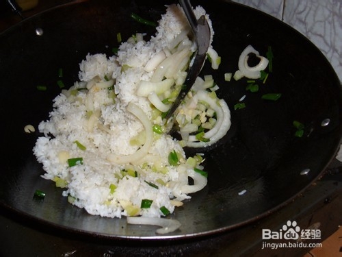 粤菜洋葱鸡蛋炒饭的做法