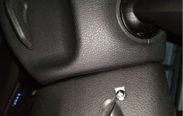 长安cs35主安全气囊怎么从方向盘上拆解下来