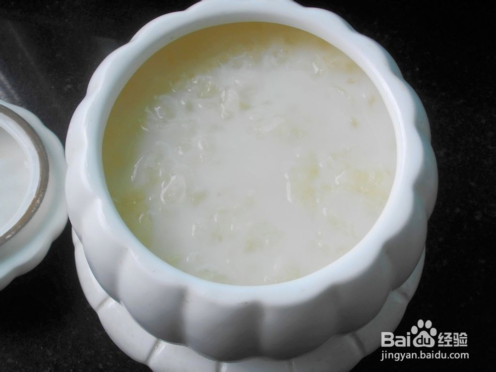 润肤美白--雪耳椰汁牛奶羹