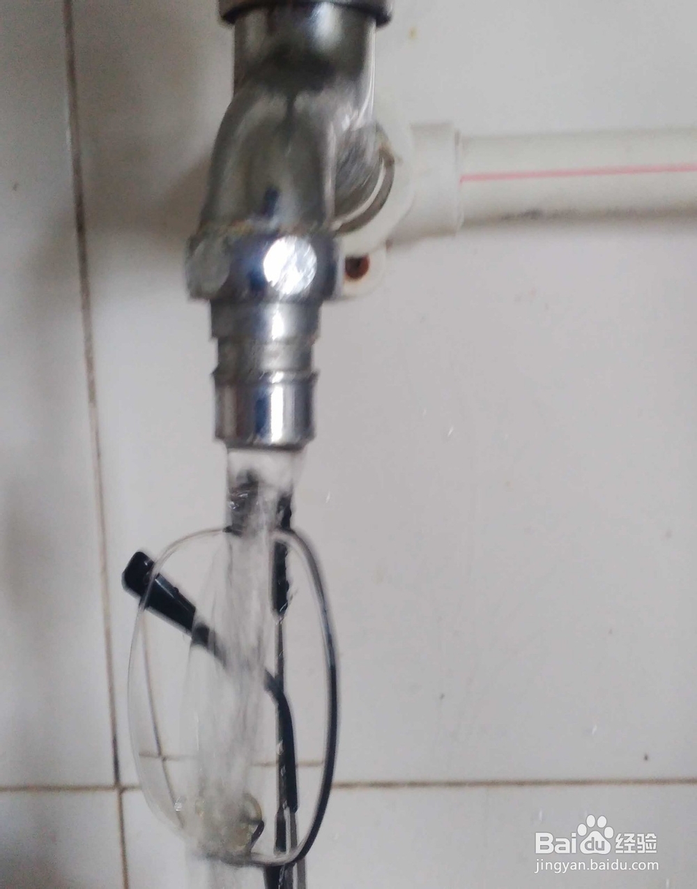 如何清理眼镜上面的灰尘