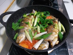 食补佳品西红柿午鱼的做法