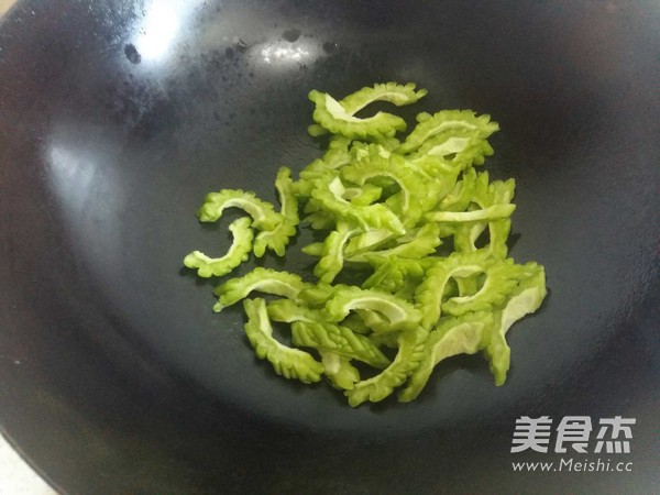 苦瓜炒肉的做法