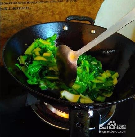 如何把白菜炒出来吃？