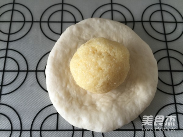 爱心椰蓉面包