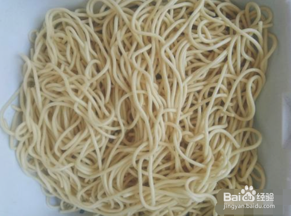 彩椒牛肉炒面的做法