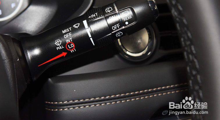 如何调节奇瑞瑞虎8车辆的雨刮档位