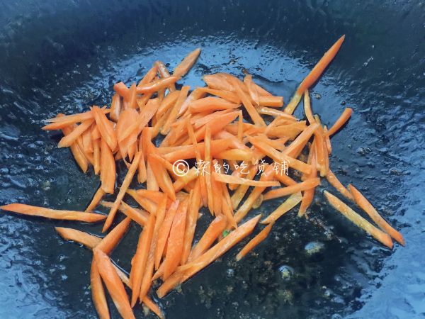 芹菜胡萝卜炒肉丝