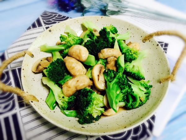 西兰花小炒口蘑