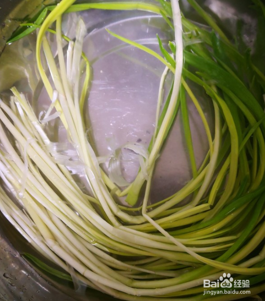 木耳炒蒜苗的做法