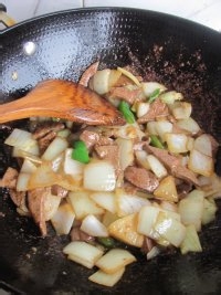 养生菜谱———洋葱炒猪肝