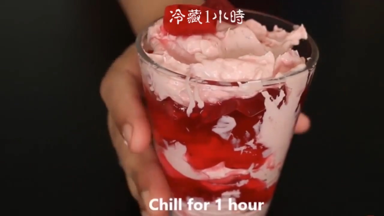怎样做酸奶草莓昔