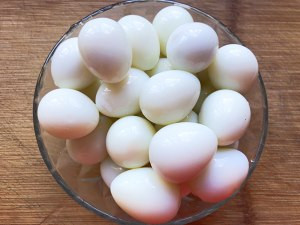 香辣啤酒卤鹌鹑蛋的做法