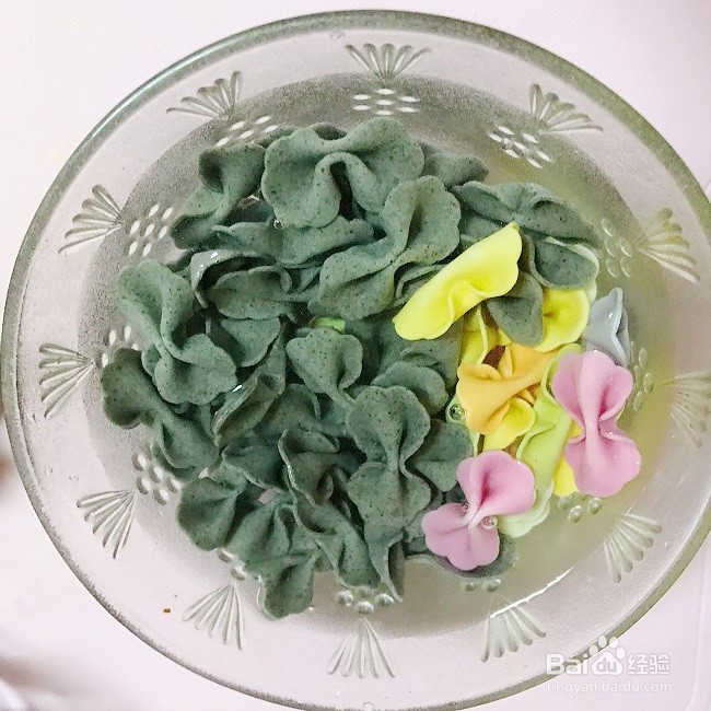 鱼汤豆腐蝴蝶面怎么做